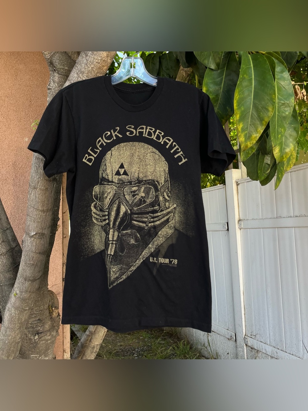 🎸 Black Sabbath U.S. Tour '78 Graphic Tee in Black .